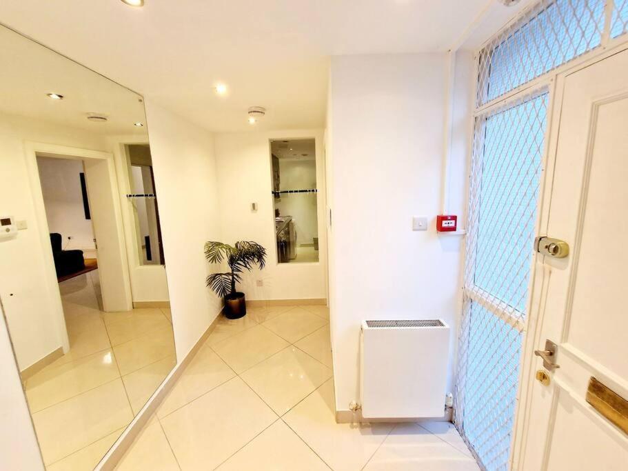 Modern Hyde Park Home With Private Entrance & Private Back Patio Near Bayswater & Paddington Stations 런던 외부 사진