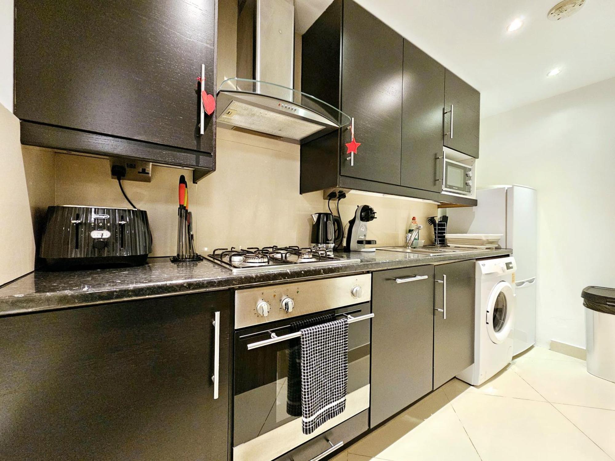 Modern Hyde Park Home With Private Entrance & Private Back Patio Near Bayswater & Paddington Stations 런던 외부 사진
