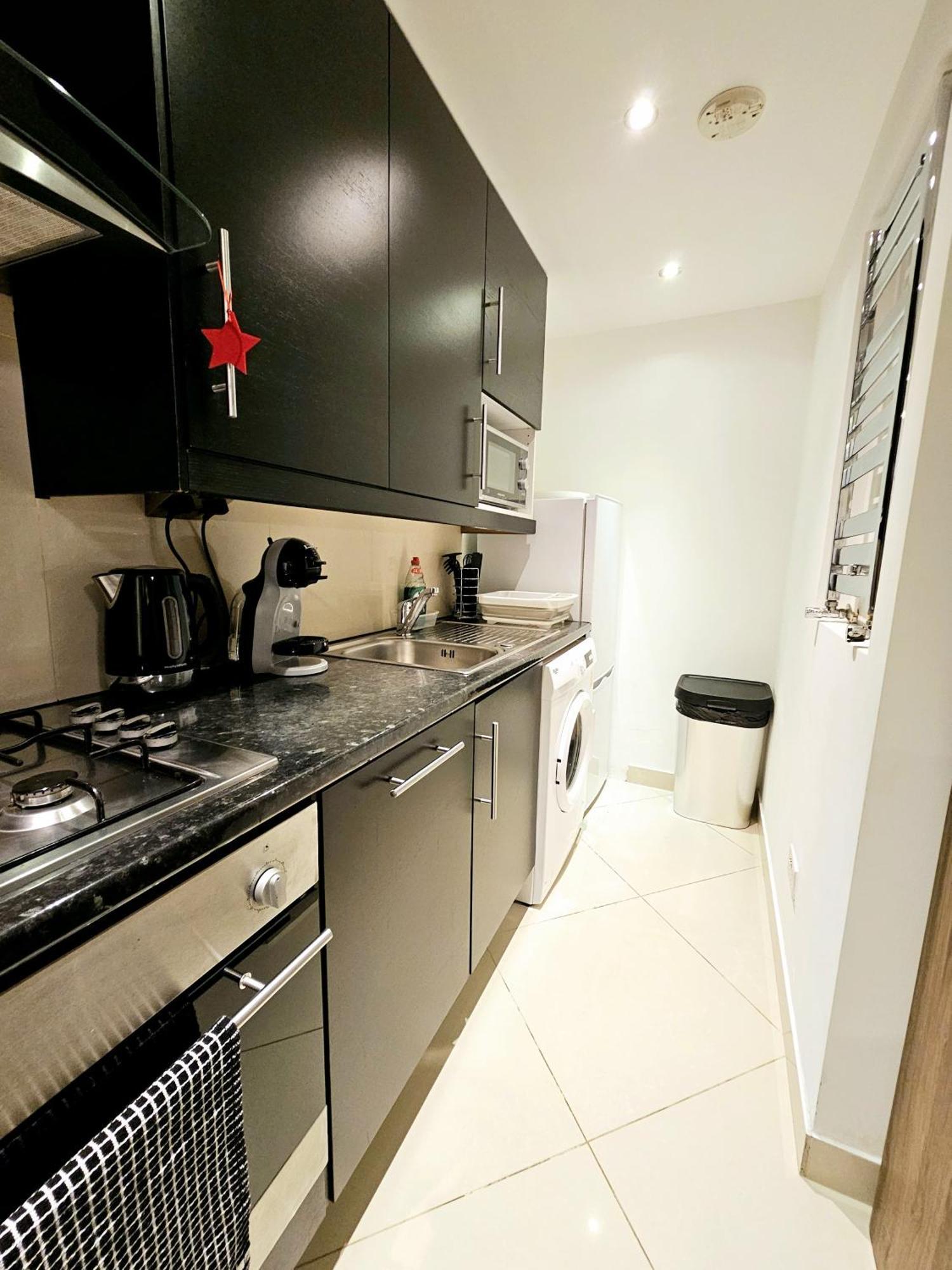 Modern Hyde Park Home With Private Entrance & Private Back Patio Near Bayswater & Paddington Stations 런던 외부 사진